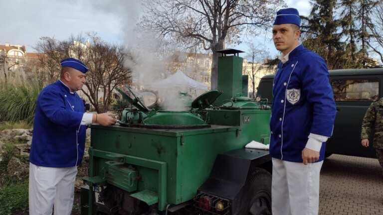 Близо 14 000 порции с риба и курбан ще бъдат раздадени на Никулден