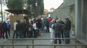 50 надзиратели от Бургаския затвор пиха символично по "една студена вода" зарази ниски заплати и лоши условия на труд