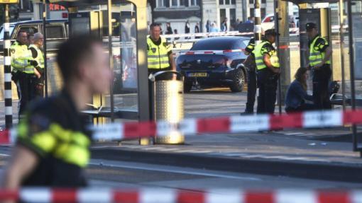 Кола удари пешеходци в Амстердам