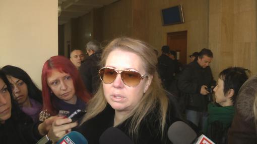"Според нас разследването е извършено, както трябва, няма процесуални нарушения, заяви Евелина Великова, майката на убитата Алекс