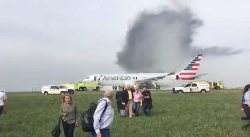 Запален самолет на летището в Чикаго